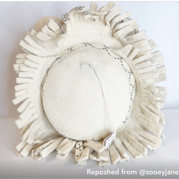 fiona Walker Lion Head Mount for Nursery wall decor. - Picture 2 of 3